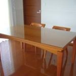 傷 汚れ防止にダイニングテーブルの天板に強化ガラスを置かれたお客様 Kg Press ガラス情報発信メディア