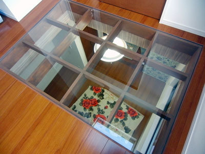 床用ガラスの施工を紹介！強化ガラスで床を透明なガラス張りにした事例