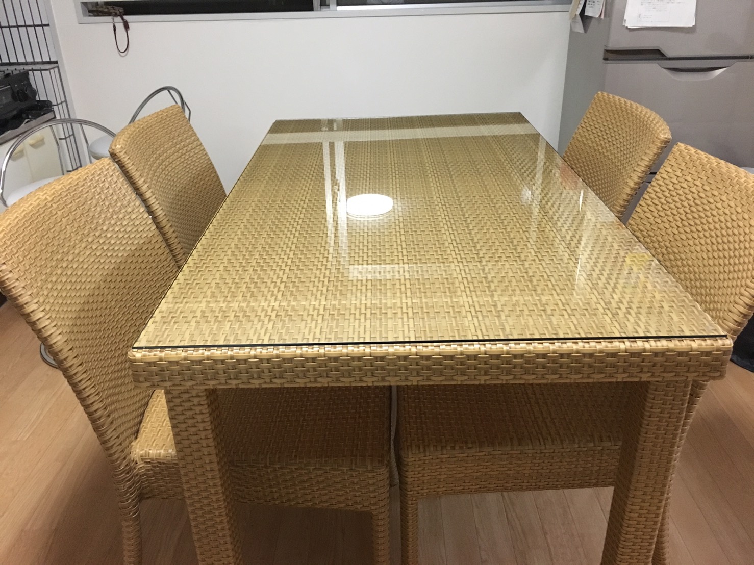 籐やラタンのテーブルにガラスを置いた実例8選 – KG Press | ガラス 