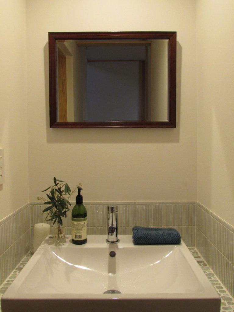 洗面台の鏡を取り付けたお客様 神奈川県横浜市ｆ様 Kg Press ガラス情報発信メディア