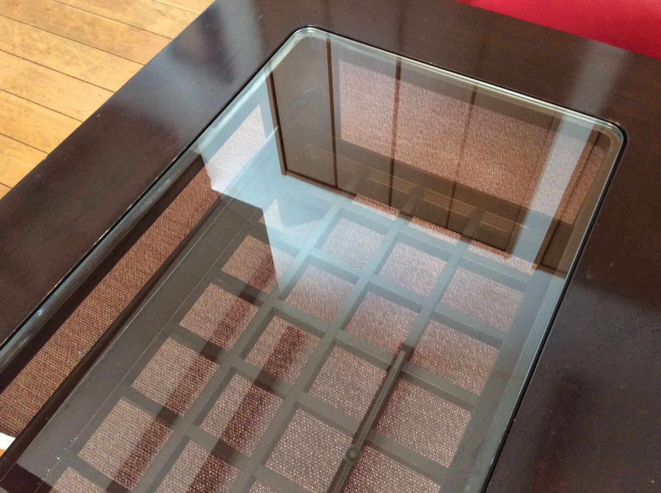 木製テーブルの天板に強化フロートガラスを置かれたお客様（神奈川県