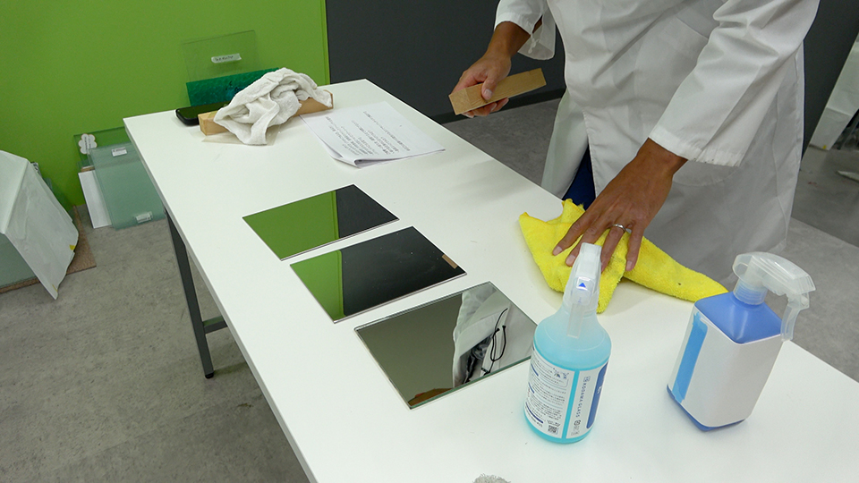 ガラスの表面を確認