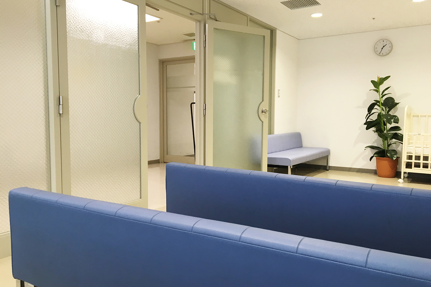イメージ画像（病院待合室）