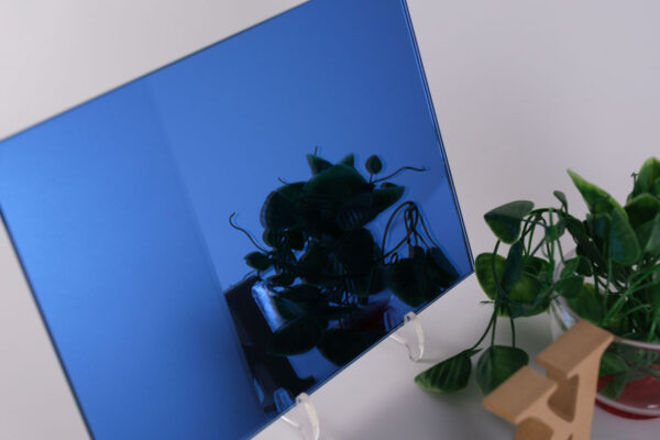 ディープブルーミラーを立てた画像